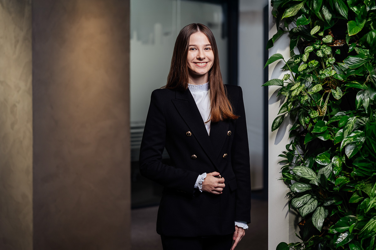 Vivienn Uvegesova polocelok small